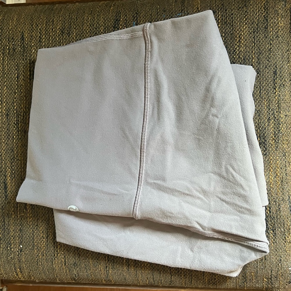 Lululemon - Picture 3 of 3